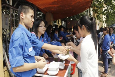 Ấm lòng những suất cơm chay 5.000 đồng